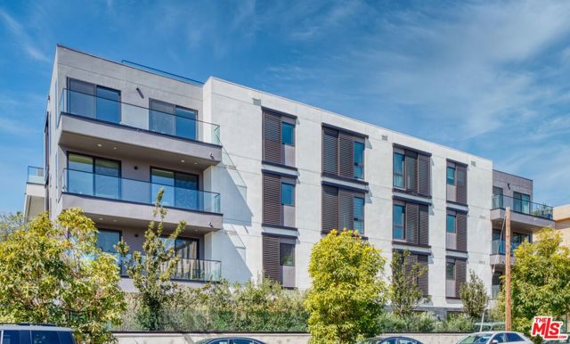 411 S Hamel Road, Los Angeles CA: https://media.crmls.org/mediaz/fd328679-7e1b-4c8f-94c8-ca87471ceb8b.jpg