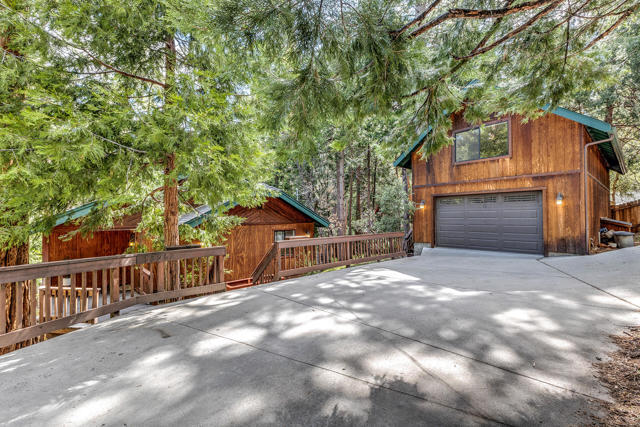 53962 Marian View Drive, Idyllwild CA: https://media.crmls.org/mediaz/fd3306f6-12bb-4c1a-97d9-10aa4e26d3a4.jpg