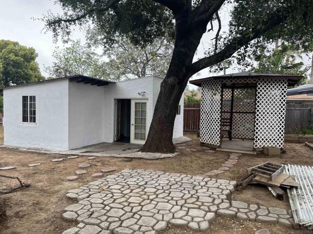 228 E 15th Ave, Escondido CA: https://media.crmls.org/mediaz/fd338323-5147-4d97-a766-203a494bc448.jpg