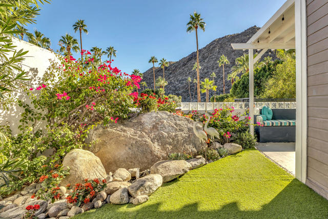 527 Jade Lane, Palm Springs CA: https://media.crmls.org/mediaz/fd34340f-275e-47b2-9169-1343005788b6.jpg
