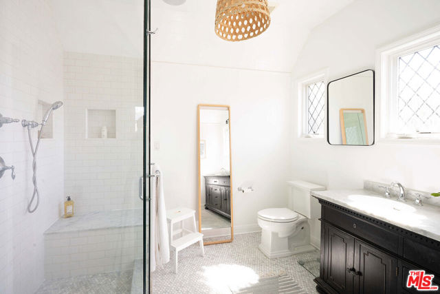 10736 Le Conte Avenue, Los Angeles CA: https://media.crmls.org/mediaz/fd3496fa-1e60-4a1e-ad2b-321046fdbc00.jpg