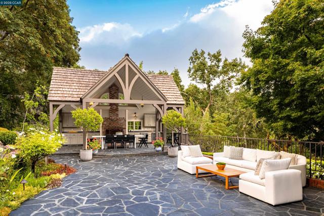 9 El Sueno, Orinda CA: https://media.crmls.org/mediaz/fd34a4a6-1039-4fba-af04-2c9d9f38a9ce.jpg