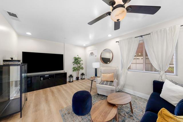 488 Park Way, Chula Vista CA: https://media.crmls.org/mediaz/fd352c38-30ff-4648-8543-96df3023e617.jpg