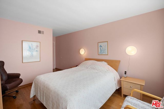 1114 23rd Street, Santa Monica CA: https://media.crmls.org/mediaz/fd35422f-47c0-4de7-895d-9b3165a23038.jpg