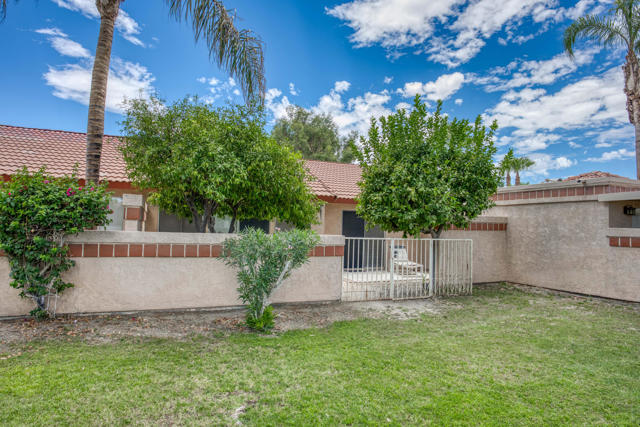 49210 Douglas Street Street, Indio CA: https://media.crmls.org/mediaz/fd355791-3b3a-4833-8f40-27c24d6d0c70.jpg