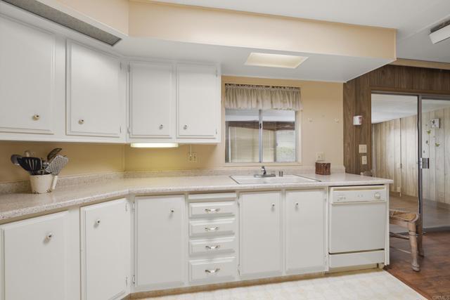 650 S Rancho Santa Fe Road, San Marcos CA: https://media.crmls.org/mediaz/fd362215-340d-4d61-86b6-d3cd1cacd878.jpg