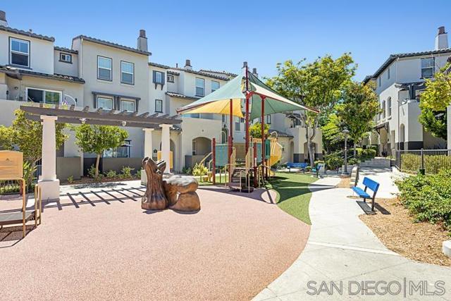 1623 Gila Ct, Chula Vista CA: https://media.crmls.org/mediaz/fd36f586-196a-482c-a2a5-37ec6cb8c87b.jpg