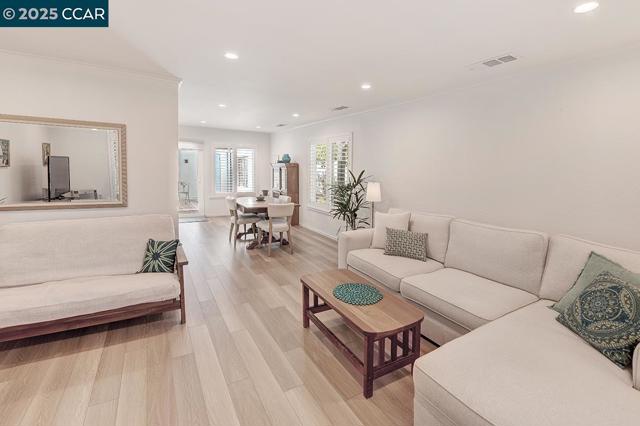 3128 Tice Creek Dr, Walnut Creek CA: https://media.crmls.org/mediaz/fd36f7d0-2fdb-4075-b96b-757539f48126.jpg