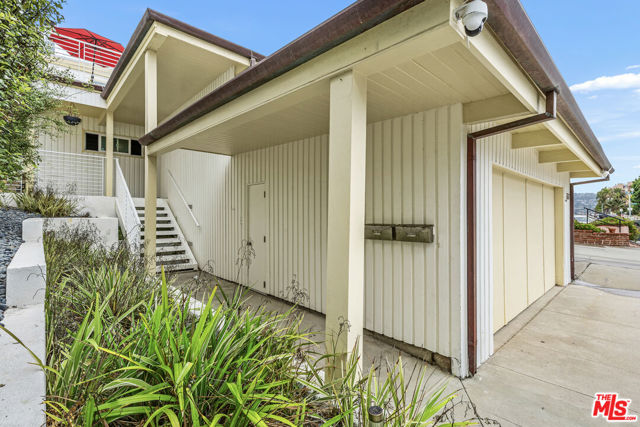 622 Esplanade, Redondo Beach CA: https://media.crmls.org/mediaz/fd370b9e-0627-41ef-8341-d089e282c74f.jpg