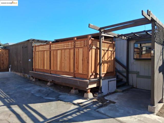 1126 11th AVE, Oakland CA: https://media.crmls.org/mediaz/fd3721fd-9f65-4647-bdfb-92efda524798.jpg
