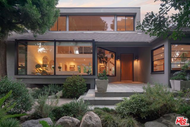 7640 Woodrow Wilson Drive, Los Angeles CA: https://media.crmls.org/mediaz/fd373fcb-0264-4a92-b200-8ad052a5e4ff.jpg