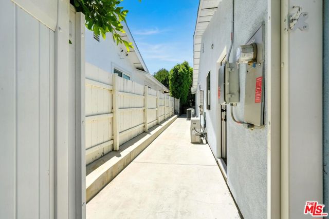 20616 Quedo Drive, Woodland Hills CA: https://media.crmls.org/mediaz/fd376dce-2895-429a-bce6-b6b57768a740.jpg