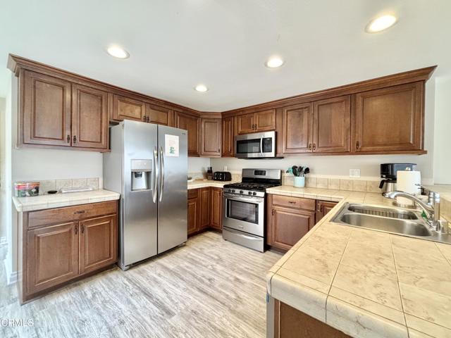 Detail Gallery Image 6 of 30 For 2551 Greencastle Ct, Oxnard,  CA 93035 - 3 Beds | 2/1 Baths