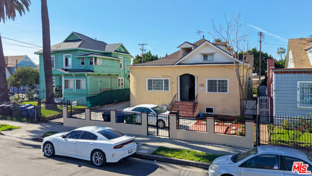1147 S Westlake Avenue, Los Angeles CA: https://media.crmls.org/mediaz/fd377b71-ac57-4088-8a8d-9a6dc63c0d61.jpg