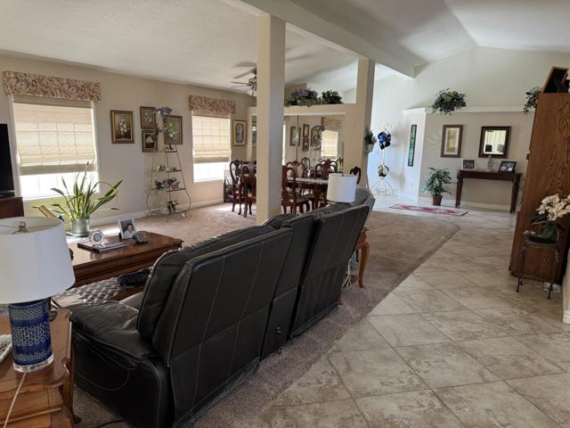 35610 Mexico Way, Thousand Palms CA: https://media.crmls.org/mediaz/fd379ad0-e0f5-4085-bc53-dfb6f1735df5.jpg