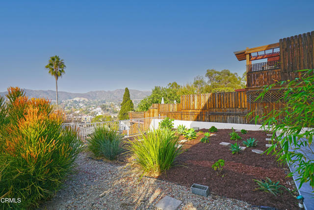 1325 Linda Rosa Avenue, Los Angeles CA: https://media.crmls.org/mediaz/fd37f702-9e88-4e78-b1f9-dfd52f0e78cb.jpg