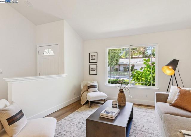 2485 Talavera Dr, San Ramon CA: https://media.crmls.org/mediaz/fd3850a9-6b79-4fb4-82a3-12ec544ba55d.jpg