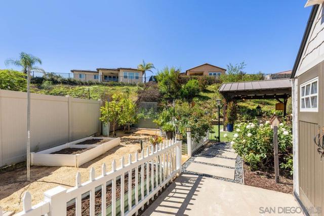 1217 Stockton Pl, Escondido CA: https://media.crmls.org/mediaz/fd38a155-ff54-4bc8-a173-50f552824a6f.jpg