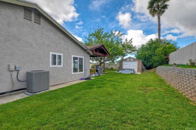 519 Meadow Grove Place, Escondido CA: https://media.crmls.org/mediaz/fd38a9d1-a0fb-410c-8af9-3e97d42c5e60.jpg