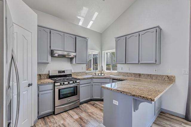 2191 Spruce Drive, Hollister CA: https://media.crmls.org/mediaz/fd38e1e5-bfa8-49a4-8440-612d646f0eb7.jpg