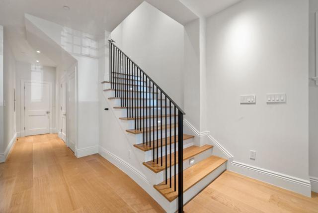 2853 Broderick Street, San Francisco CA: https://media.crmls.org/mediaz/fd390ecd-dfff-45f6-970a-8f86a2c6d8c9.jpg