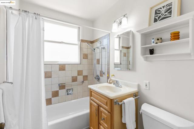 1420 Catherine Dr, Berkeley CA: https://media.crmls.org/mediaz/fd391373-426f-4688-9e88-709de75bb7aa.jpg