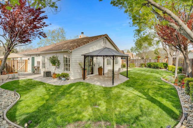 631 Splitrail Ct, Livermore CA: https://media.crmls.org/mediaz/fd391bcc-57b5-4a1a-b1f3-80b26ce18cb8.jpg