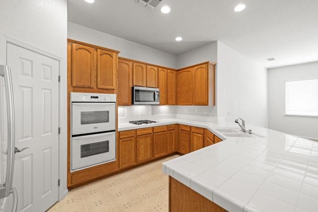 4700 Coppola Circle, Elk Grove CA: https://media.crmls.org/mediaz/fd3a1904-217c-452e-bb50-671e3e169835.jpg