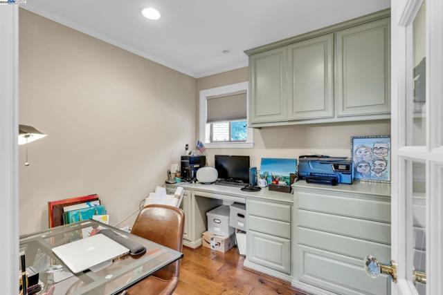 219 Valley Oaks Dr, Alamo CA: https://media.crmls.org/mediaz/fd3a2691-186b-4066-847a-720764fe29d4.jpg