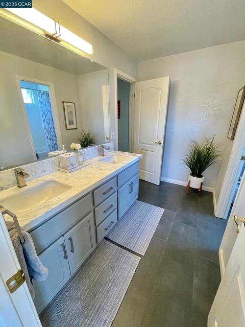 1161 Torrey Pines Place, Clayton CA: https://media.crmls.org/mediaz/fd3a6ba0-ebad-4bcd-abf7-3a39d4abc8e8.jpg
