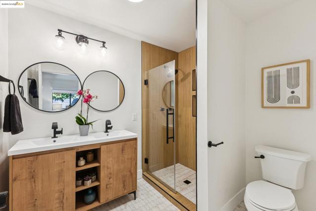 17032 Broadway Ter, Oakland CA: https://media.crmls.org/mediaz/fd3adfdf-7fae-447b-a2f2-bc236490e625.jpg