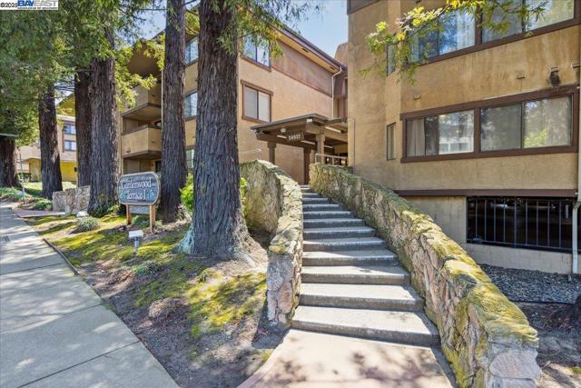 26937 Hayward Blvd, Hayward CA: https://media.crmls.org/mediaz/fd3c4d26-01f8-4d0d-a82f-6d57848c05f3.jpg
