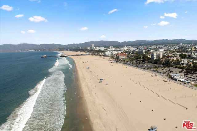 2108 Neilson Way, Santa Monica CA: https://media.crmls.org/mediaz/fd3cba44-48bc-4b94-a776-98518cf4d86e.jpg