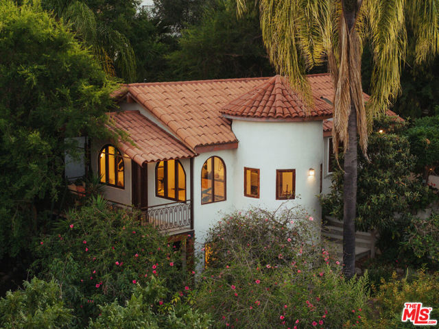 4559 E Rose Hill Drive, Los Angeles CA: https://media.crmls.org/mediaz/fd3cc927-b846-4c6f-9158-b2e561fefc64.jpg