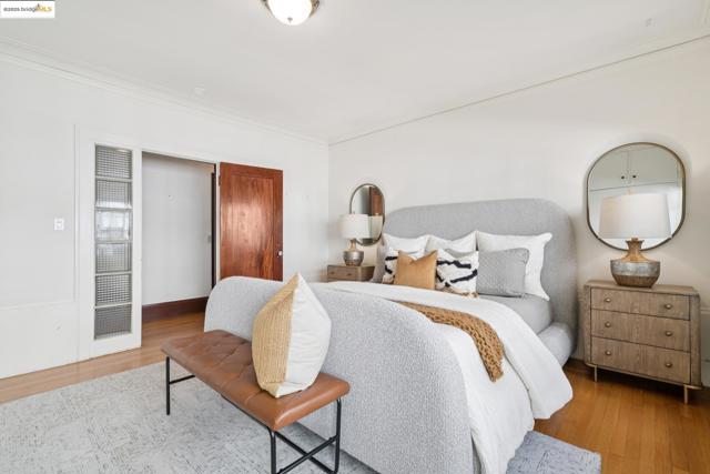408 Euclid Ave, Oakland CA: https://media.crmls.org/mediaz/fd3cf361-b3b4-4071-a996-ab5b991d7763.jpg