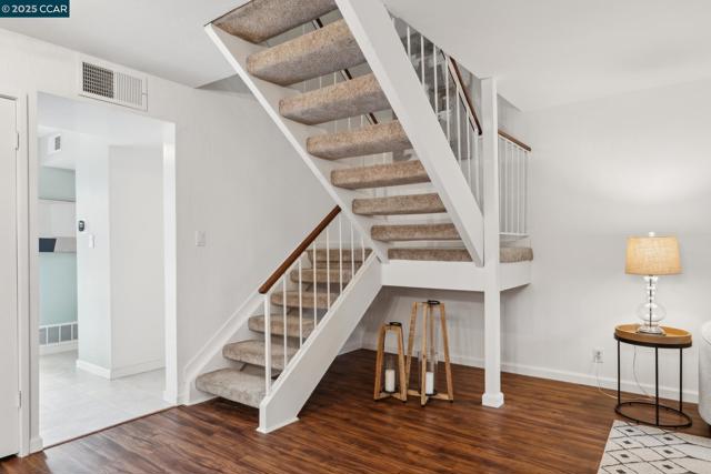 136 Garden Creek Pl, Danville CA: https://media.crmls.org/mediaz/fd3d813e-90e0-4f7a-a2ff-2a829f769804.jpg