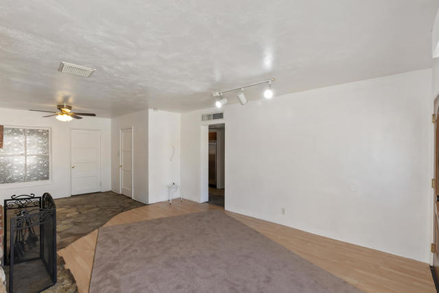 3933 E Calle San Antonio, Palm Springs CA: https://media.crmls.org/mediaz/fd3df663-b626-4865-a298-80b581cc614b.jpg