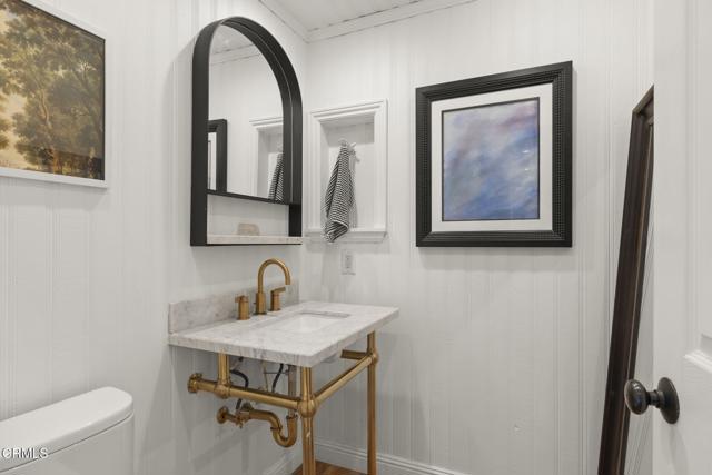 2426 Warbler Avenue, Ventura CA: https://media.crmls.org/mediaz/fd3f7fa3-93dd-4059-9e25-268961222dbe.jpg