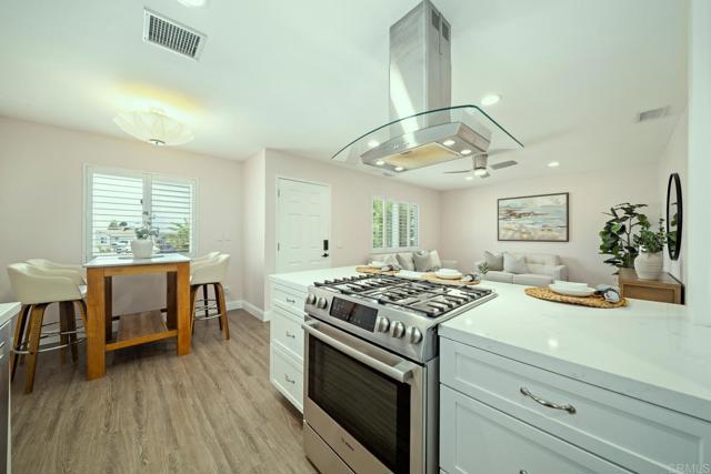 3923 San Pablo Avenue, Oceanside CA: https://media.crmls.org/mediaz/fd404ad2-f12c-4375-942e-38919512fa7b.jpg