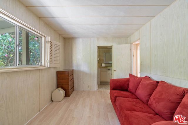 23777 Mulholland Highway, Calabasas CA: https://media.crmls.org/mediaz/fd404d99-e63a-42a5-850e-dc7991caa589.jpg