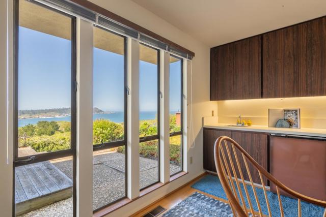 2952 Cuesta Way, Carmel CA: https://media.crmls.org/mediaz/fd405dab-9b7e-4bf0-b7f3-5d647fe3a2d9.jpg