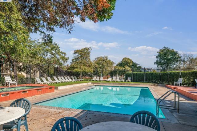 101 Carob Ln, Alameda CA: https://media.crmls.org/mediaz/fd419d0e-6298-4a41-9f4e-7a37857704ad.jpg