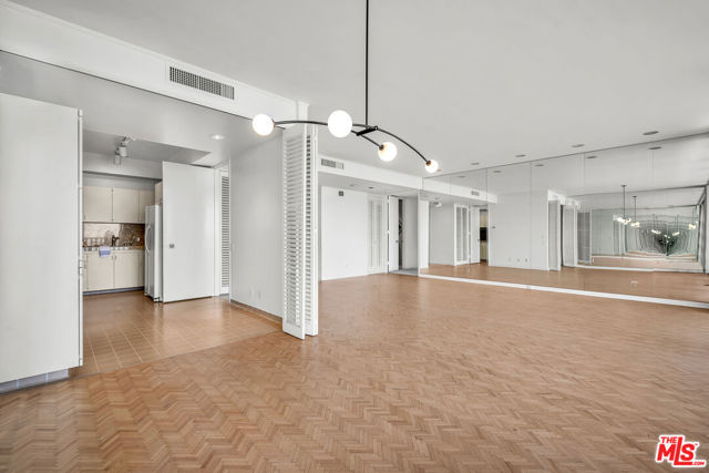 9255 Doheny Road, West Hollywood CA: https://media.crmls.org/mediaz/fd41f682-2c04-4551-90bb-d3f69512ee31.jpg