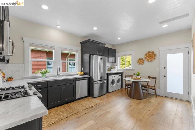 Image 21 of 52 For 1072 57th St