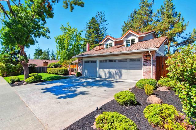 2673 Velvet Way, Walnut Creek CA: https://media.crmls.org/mediaz/fd423b8a-a7c4-49a6-981d-f70bd26f79e9.jpg