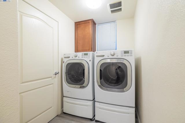 2200 Beech Cir, San Jose CA: https://media.crmls.org/mediaz/fd42a3a4-4cc4-4a86-816f-66fd900e1444.jpg