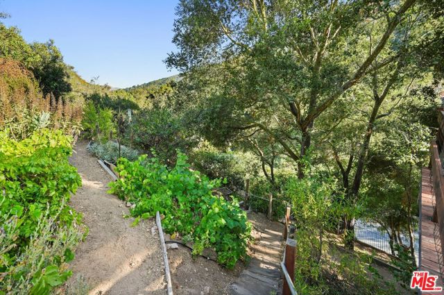 860 Old Topanga Canyon Road, Topanga CA: https://media.crmls.org/mediaz/fd4324cc-08fe-4a60-8809-c21f97719908.jpg