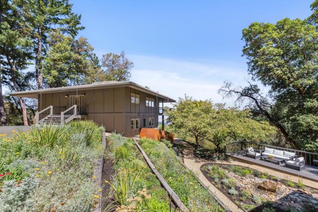 33 Bear Glen Drive, Woodside CA: https://media.crmls.org/mediaz/fd4336f9-af64-4538-99cd-599eeb9df0fb.jpg