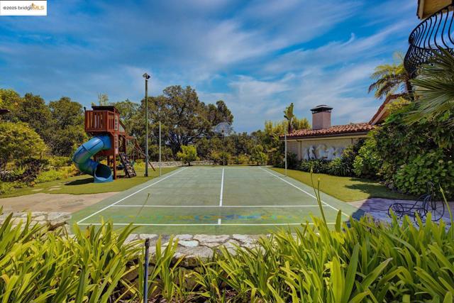 4146 Canyon Rd, Lafayette CA: https://media.crmls.org/mediaz/fd43567b-c522-4923-9f6c-c7dada17cb0b.jpg