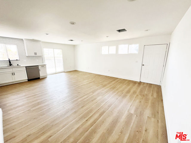 4180 Marlton Avenue, Los Angeles CA: https://media.crmls.org/mediaz/fd439cf2-751c-460f-ba5b-611fddbc1f81.jpg